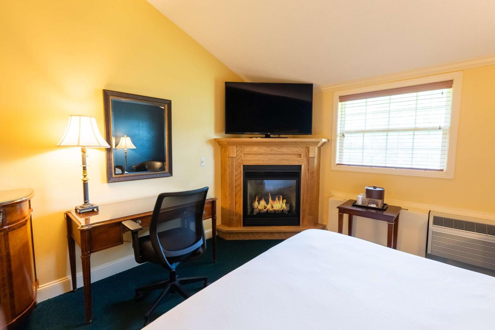 Fireside Inn & Suites Waterville Exterior photo