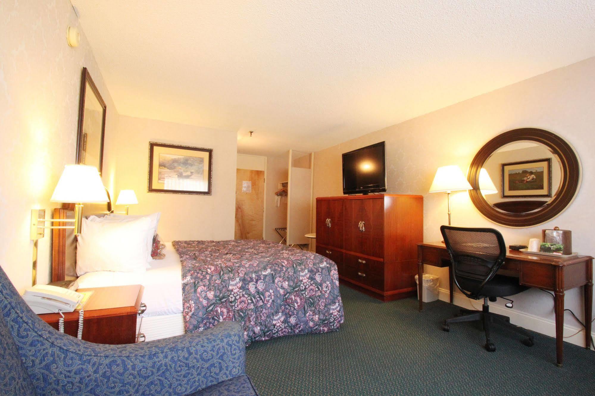 Fireside Inn & Suites Waterville Exterior photo